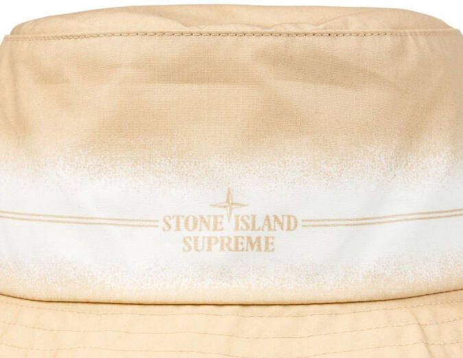 Supreme x Stone Island gestreepte hoed Beige