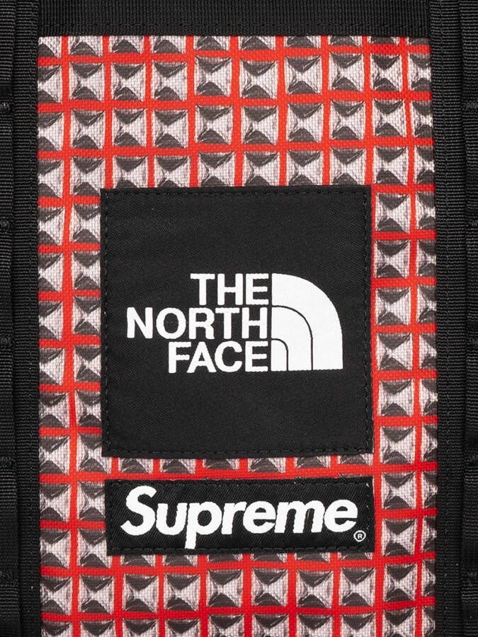 Supreme x The North Face shopper met studs Rood