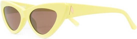 Linda Farrow Dora zonnebril met cat-eye montuur Geel