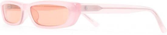 Linda Farrow x The Attico Thea zonnebril met smal montuur Roze