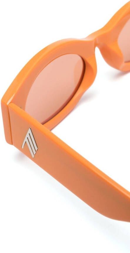 Linda Farrow x The Attico Berta zonnebril met rechthoekig montuur Oranje