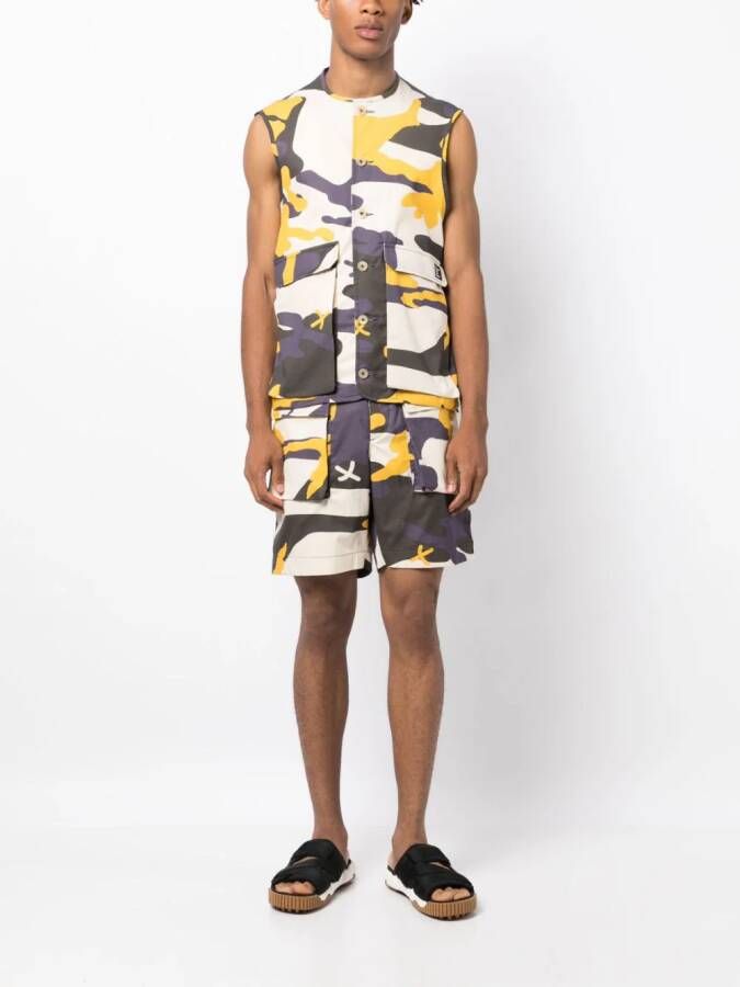 The Power For The People x Levi Kiss gilet met camouflageprint Beige