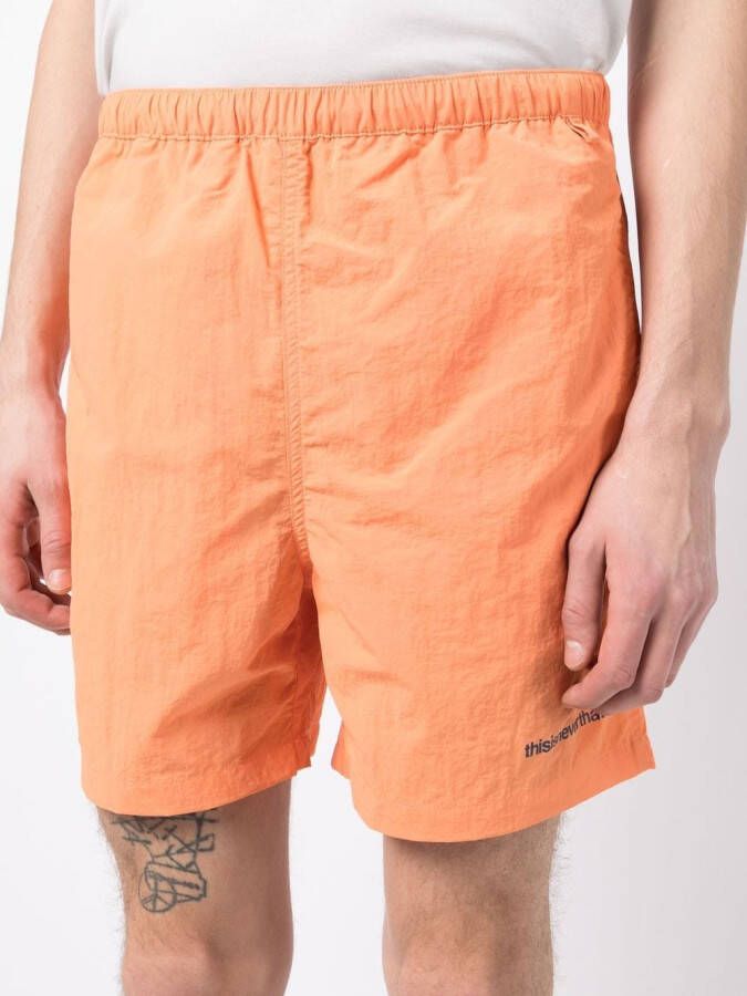 This Is Never That Shorts met geborduurd logo Oranje