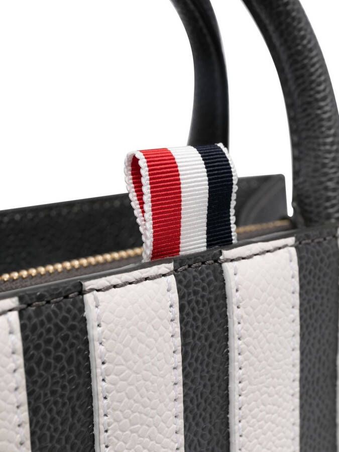 Thom Browne draagtas met applicatie Grijs