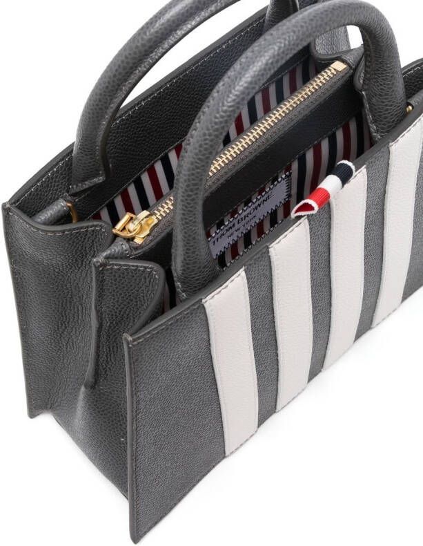 Thom Browne draagtas met applicatie Grijs