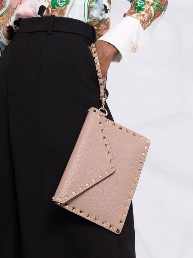Valentino Garavani Rockstud envelope clutch Beige