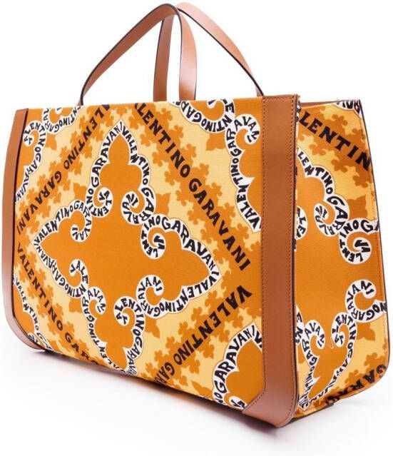 Valentino Garavani VLogo shopper met bandanaprint Oranje