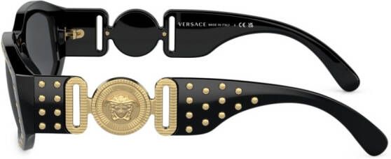 Versace Eyewear Zonnebril verfraaid met studs Zwart