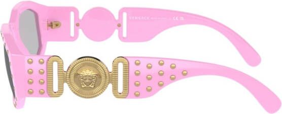 Versace Eyewear Zonnebril verfraaid met studs Roze