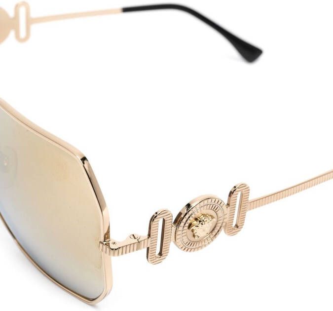 Versace Eyewear VE2248 zonnebril met Medusa-arm Goud