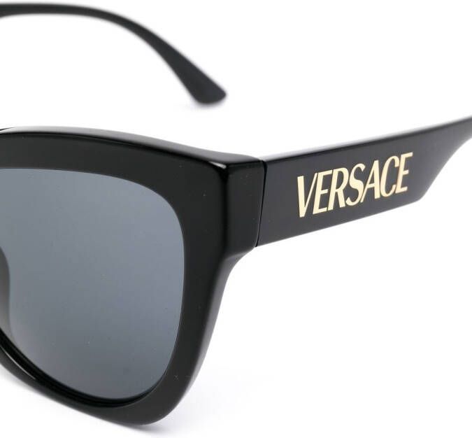 Versace Eyewear VE4417U zonnebril met cat-eye montuur Zwart