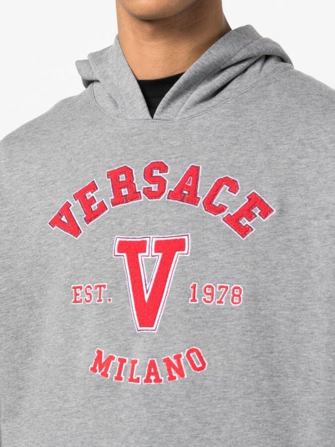 Versace Hoodie met logo-applicatie Grijs