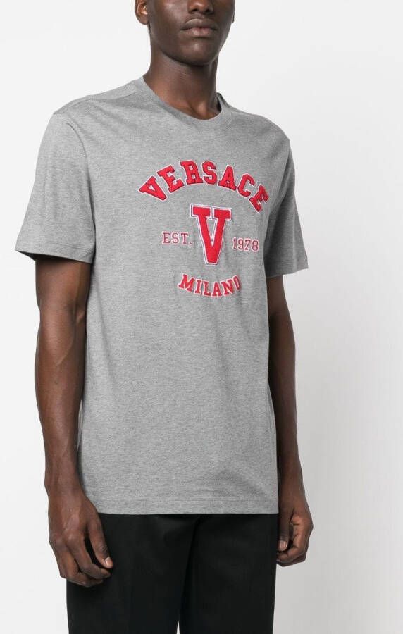 Versace T-shirt met logo-applicatie Grijs