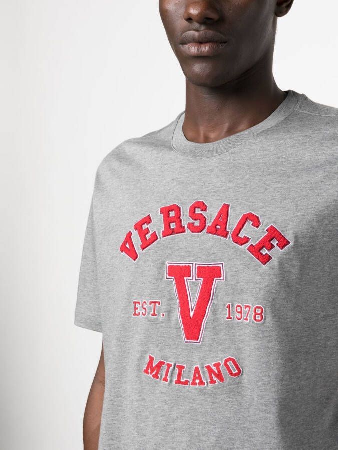 Versace T-shirt met logo-applicatie Grijs