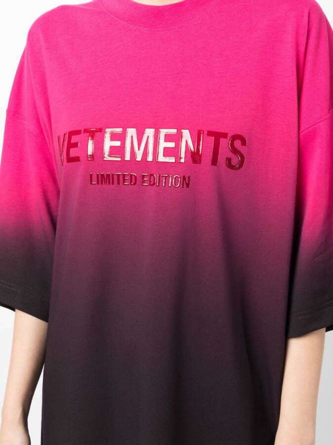 VETEMENTS T-shirt met logoprint Roze