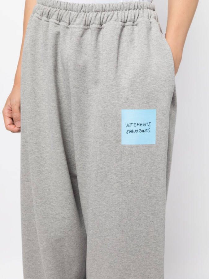 VETEMENTS Trainingsbroek met logopatch Grijs