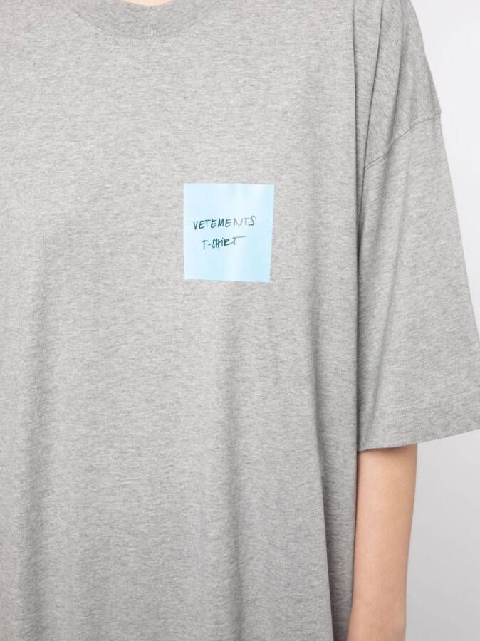 VETEMENTS T-shirtjurk met logopatch Grijs