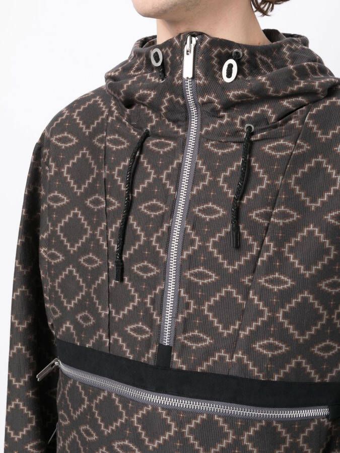 White Mountaineering Jack met geometrisch patroon Bruin