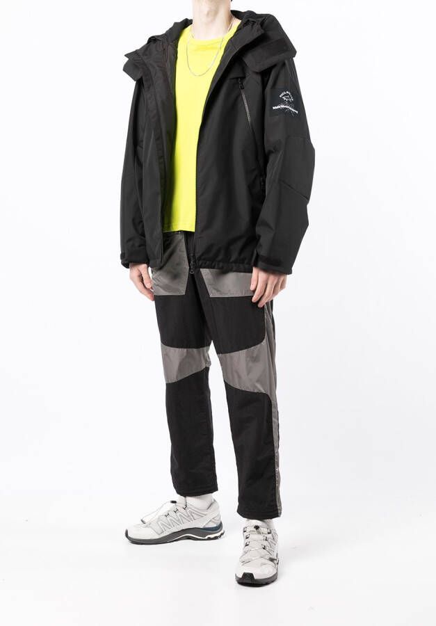 White Mountaineering Jack met capuchon Zwart
