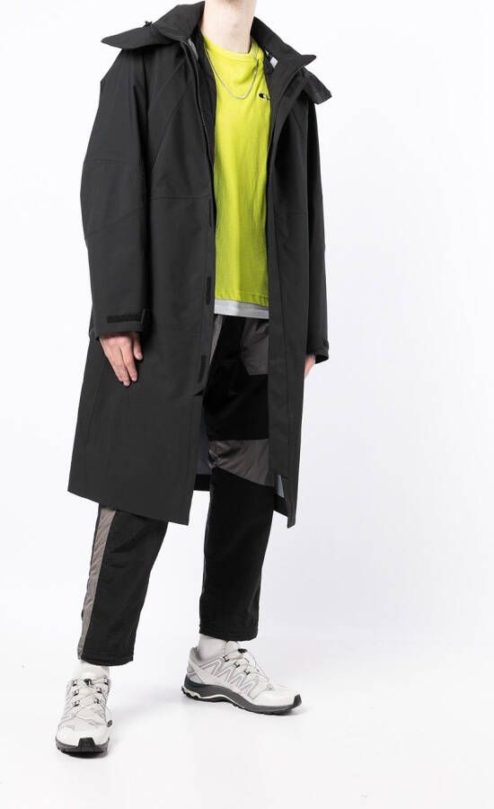 White Mountaineering Jack met capuchon Zwart