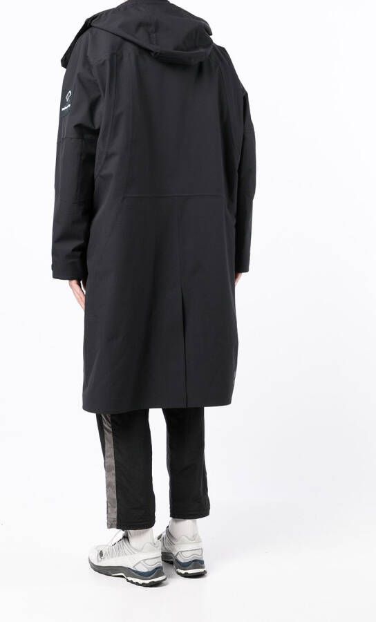 White Mountaineering Jack met capuchon Zwart