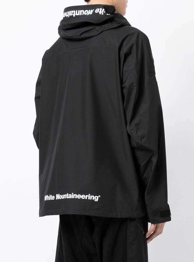 White Mountaineering Jack met print Zwart