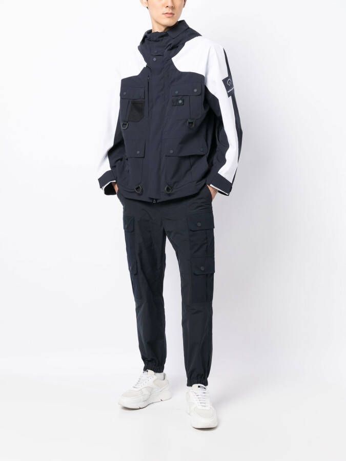 White Mountaineering Jas met meerdere zakken Blauw