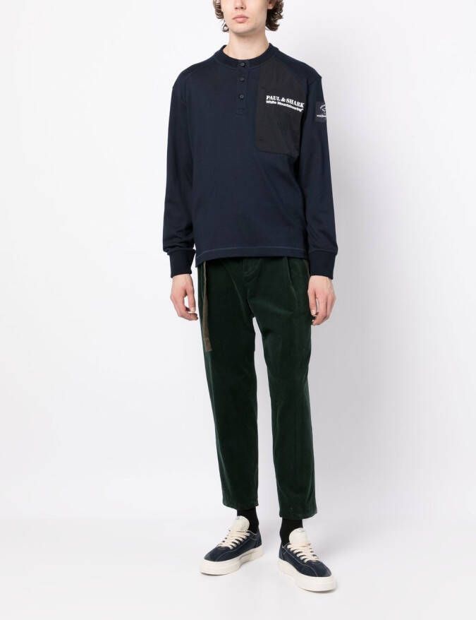 White Mountaineering T-shirt met logoprint Blauw