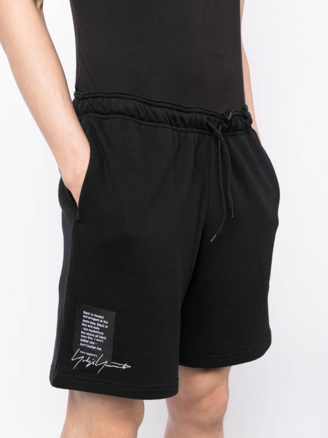 Yohji Yamamoto Shorts met logoprint Zwart