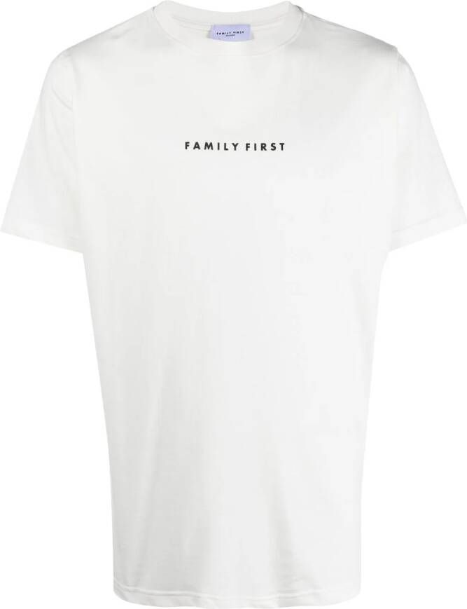 Family First T-shirt met logoprint Wit