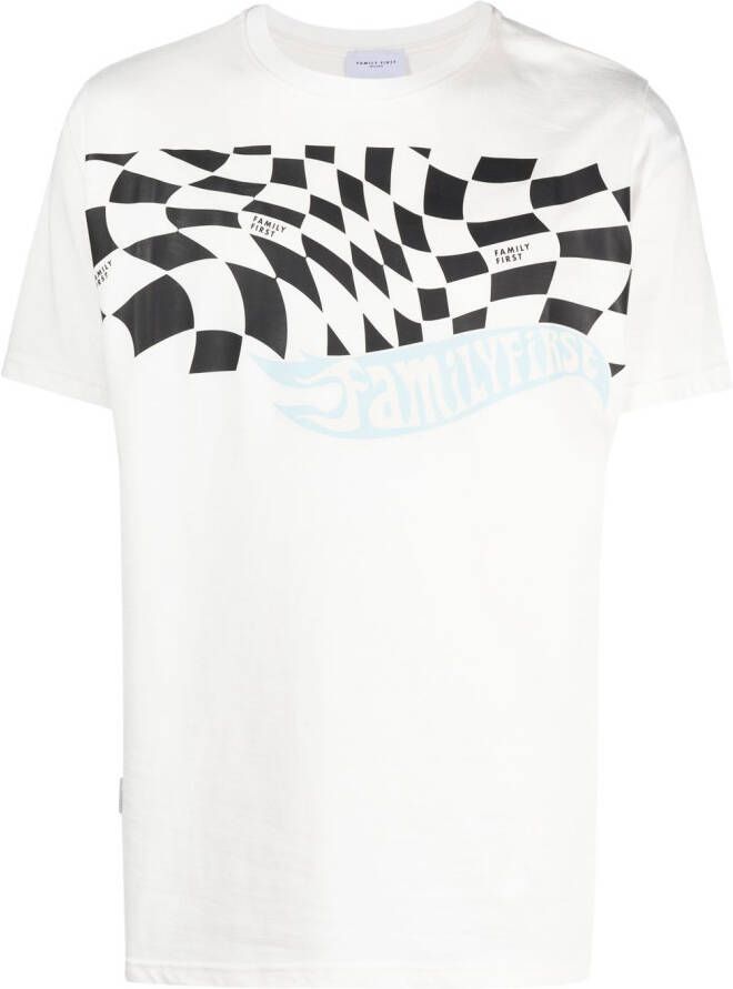 Family First T-shirt met print Wit