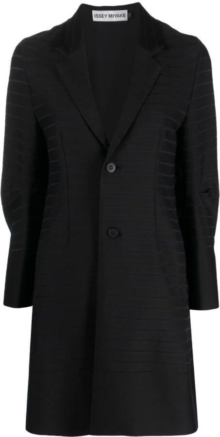 Issey Miyake Gestreepte mantel Zwart