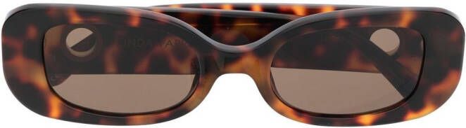 Linda Farrow Lola zonnebril met schildpadschild design Bruin