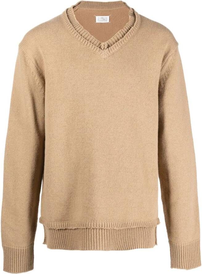 Maison Margiela Trui met V-hals en elleboogpatch Beige