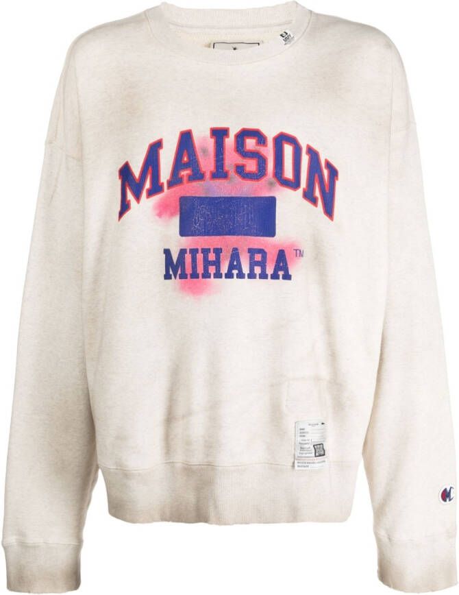 Maison Mihara Yasuhiro Sweater met logoprint Beige