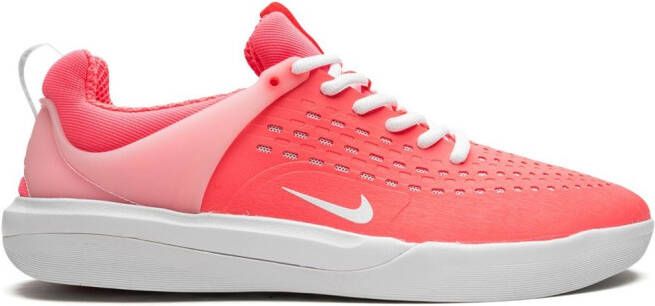 Nike "SB Zoom Nyjah 3 Hot Punch sneakers" Roze