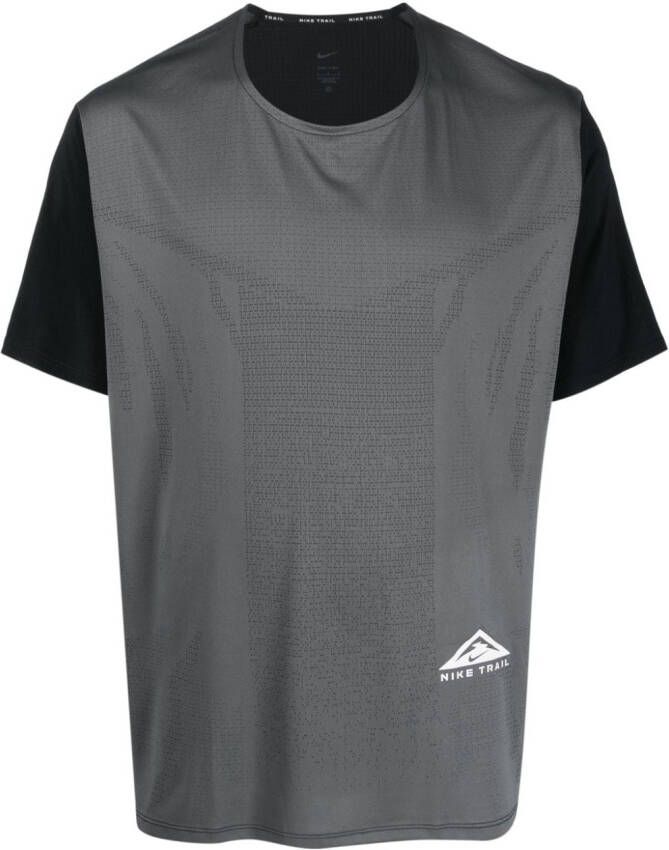 Nike T-shirt met vlakken Grijs