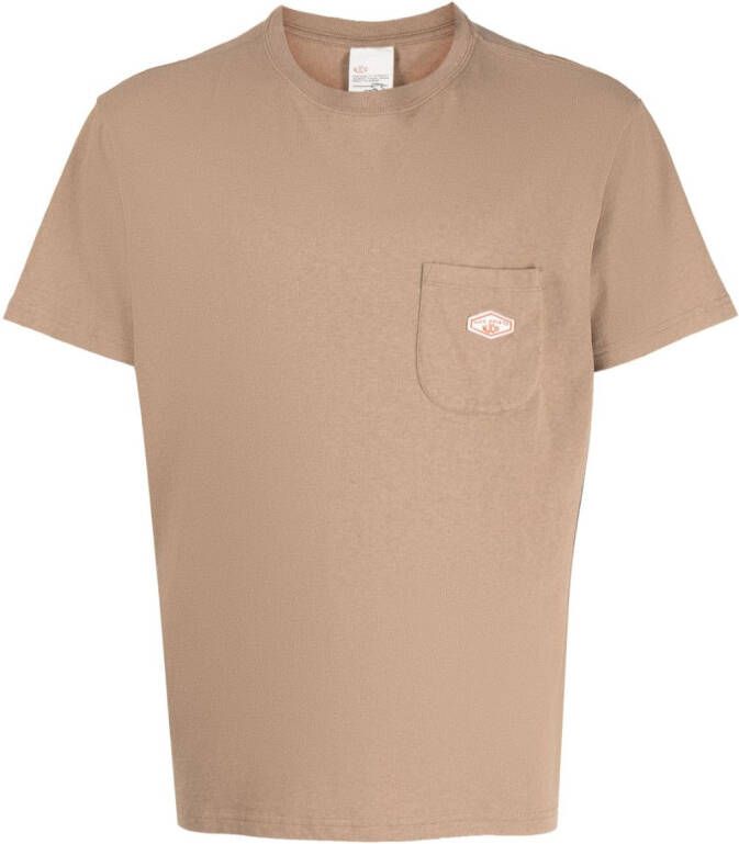 Nudie Jeans T-shirt met logopatch Bruin