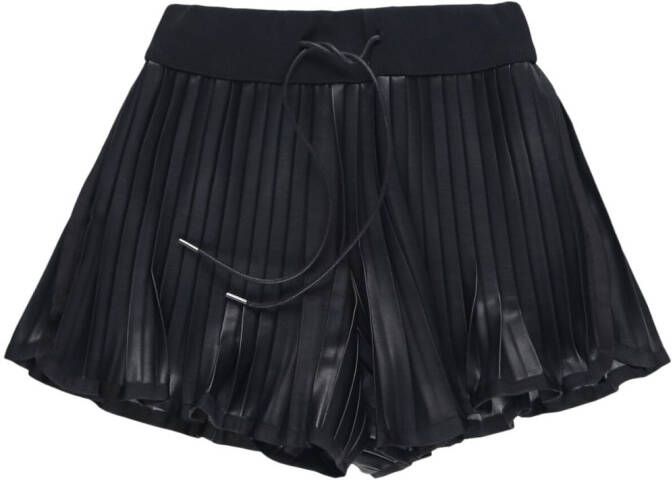 Sacai Geplooide shorts Zwart