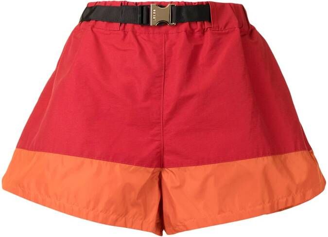 Sacai Shorts met colourblocking Rood
