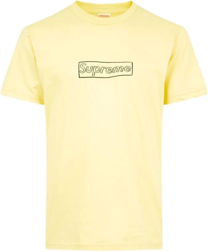 Supreme x KAWS T-shirt met logo Geel