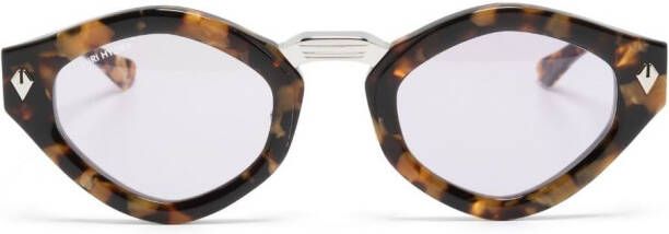 T Henri Eyewear Zonnebril met schildpadschild design Bruin