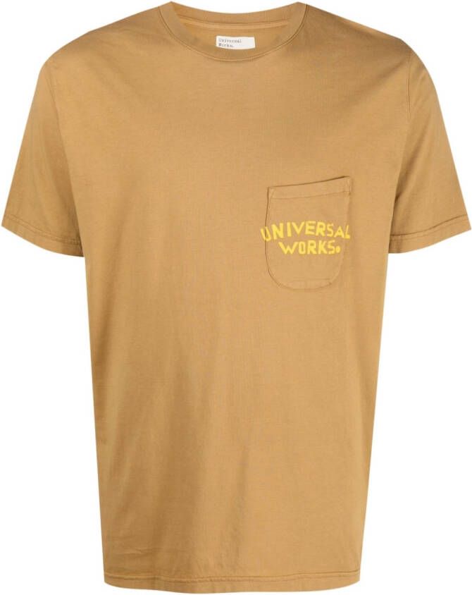 Universal Works T-shirt met grafische print Bruin