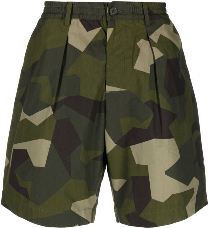 Universal Works Bermuda shorts Groen
