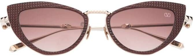 Valentino Eyewear Rockstud zonnebril met kattenoog montuur Goud