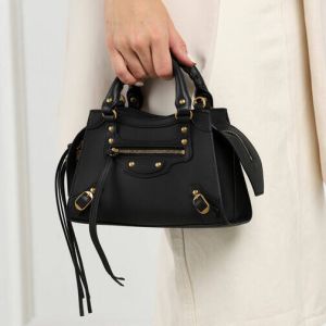 Balenciaga Crossbody bags Neo Classic CIty Shoulder Bag Leather in black