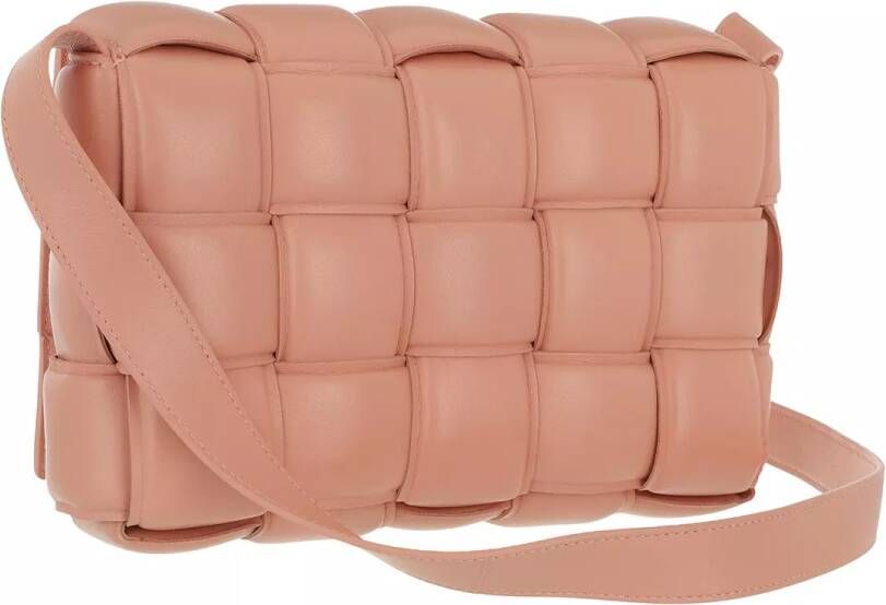 Bottega Veneta Crossbody bags Padded Cassette Crossbody Leather in poeder roze