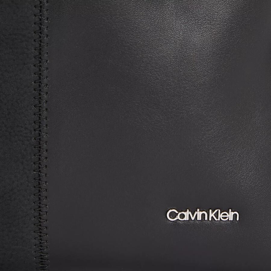 Calvin Klein Zwarte Schoudertas Minimalistisch Ontwerp Black Dames