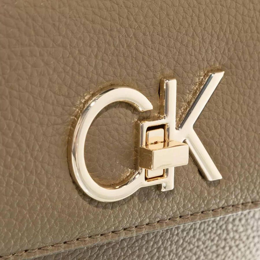 Calvin Klein Crossbody bags Relock Camera Bag With Flap in groen