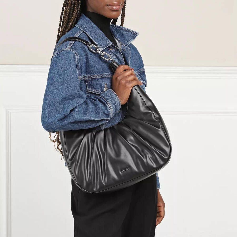 Calvin Klein Hobo bags Soft Cres Shoulder Bag Medium in zwart